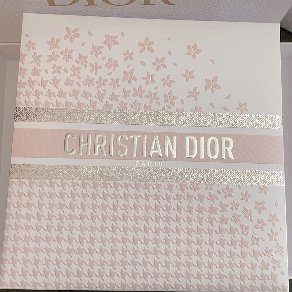 DIOR Medium Size Square PINK & WHITE Gift Box Valentine Day Packaging NEW - Picture 2 of 2